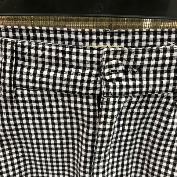 Brandy Melville Gingham mini skirt - Picture 3 of 6